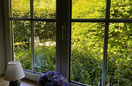 Malzow Apartment | Nature and tranquillity - in a historic thatched farmhouse with a large garden
