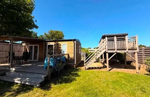 Saint-Molf House | NATURE Collection - 2-bedroom mobile home with a playhouse for children, sleeps 4