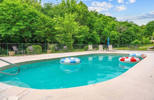 Blue Eye Cabin | Nature-Focused Getaway | Pool + Creekside Retreat
