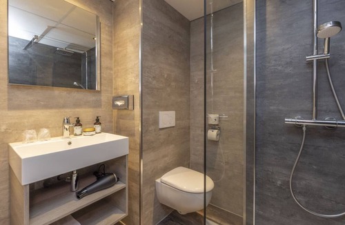 Municipality of Hellendoorn Hotel | Nature-Friendly Room Perfect for Outdoor Enthusiasts Near Speelbos Nijverdal