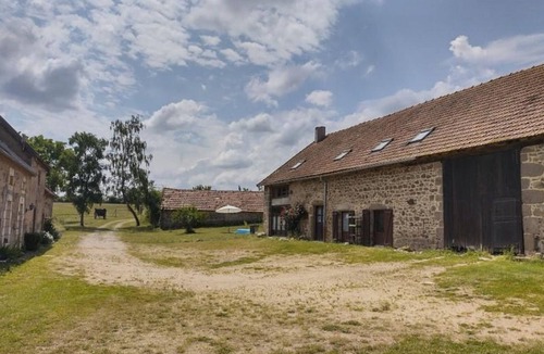 Saint-Bonnet-de-Four Cottage | Nature Getaway, Pets Welcome, Parking and Wifi Included