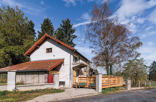 Bellerive-sur-Allier Cottage | Nature gîte for family get-togethers - 10 minutes from Vichy