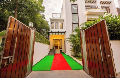 Sector 40 Apartment | Nature-inspired luxury 1 BHK