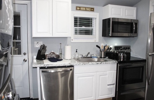LaGrange Cottage | Nature Lover’s Dream: Perfect for Extended Stays, Near Callaway, Spacious Parking, Close to Park
