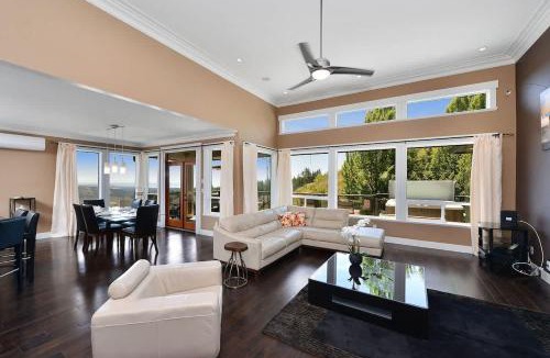 Bear Mountain Resort House | Nature's Gate Executive Estate by EMR Vacation Rentals