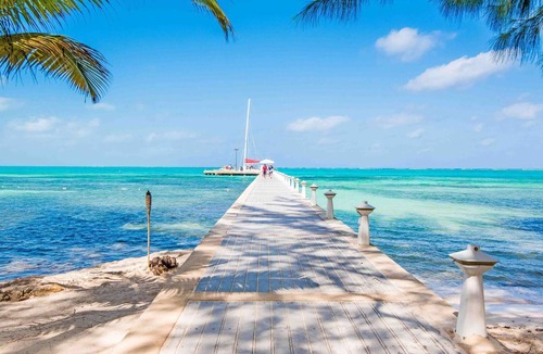Breakers Apartment | Nature's Hideaway - Close to Diving and Attractions!