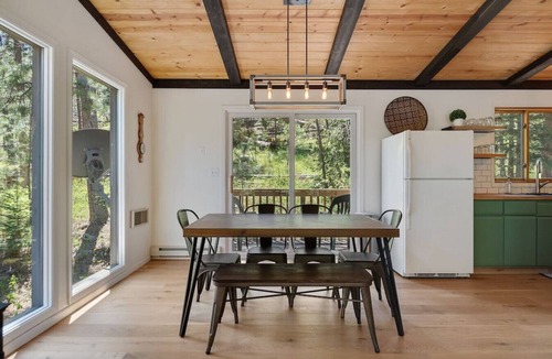 Custer Cabin | Nature Stay with Views Like No Where Else