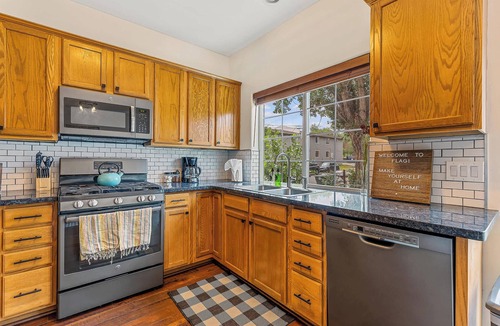 Southside House | NAU/DT | Elevated 2 bdrm | AC | Dog Friendly | Sleeps 6