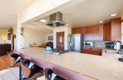 Humboldt Hill House | ⚓️ 🌊Nautical Escape- Bay Views, Patio, Near HWY101