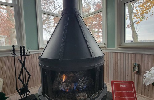 Lakeland Cottage | Nautical Nic's Cozy Lakefront Cottage