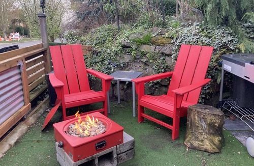 Whittier Heights Apartment | Nautical Theme, Clean, Romantic, Fire Pit, 420 & small pet friendly,near dining