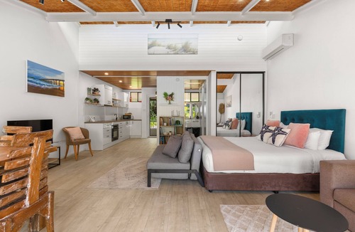 Sapphire Beach Resort | Nautilus Beach Resort by Charlesworth