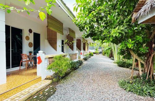 Tawala Hotel | Nautilus Hostel & Hammocks