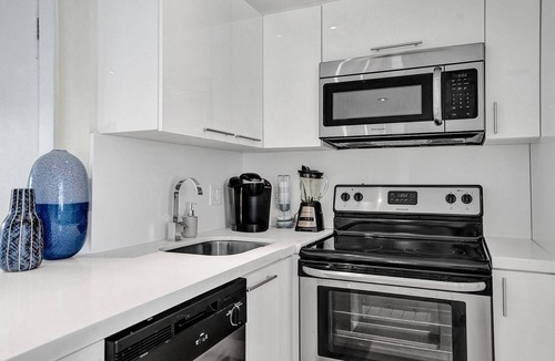 City Center Apartment | Nautilus Suite 2BD/2BA Miami Beach Villa Monaco