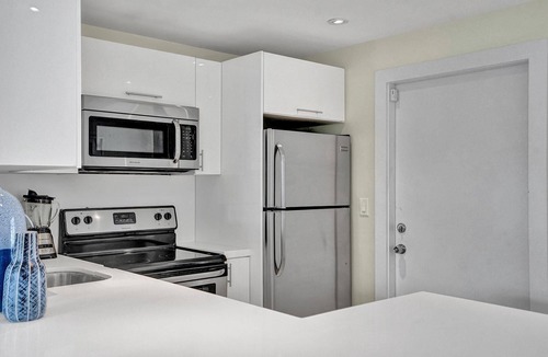 City Center Apartment | Nautilus Suite 2BD/2BA Miami Beach Villa Monaco