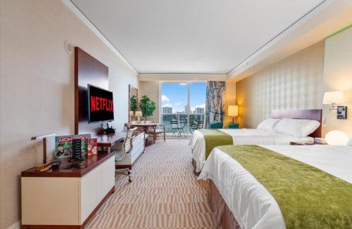 Sunny Isles Beach Hotel | Navigate Stays Beachfront Pool Resort Sunny Isles