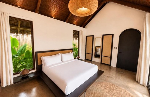 Catangnan Villa | Nayma Villas