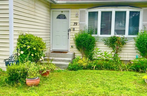 West Babylon House | nCHOICE HOME 3-BEDROOM HOUSE -in the heart of West Babylon, NY