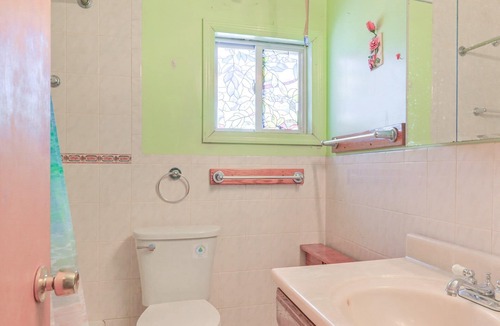 West Babylon House | nCHOICE HOME 3-BEDROOM HOUSE -in the heart of West Babylon, NY