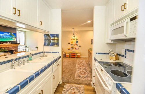 Townsite Cottage | NCV C4 Beautiful beachfront cottage, all new furnishings w/Stunning Ocean views