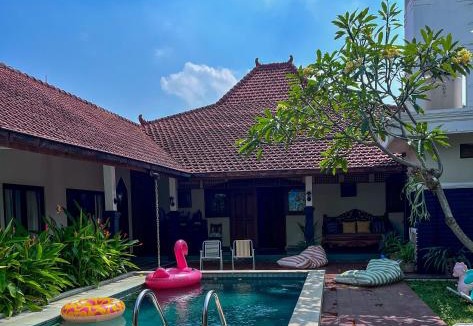 Solo City Centre Villa | Ndalem Srigading Villa Solo Entire Villa
