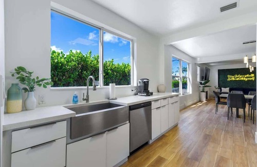 The Roads House | Near Brickell, Private Pool, Outdoor Cinema, Grill