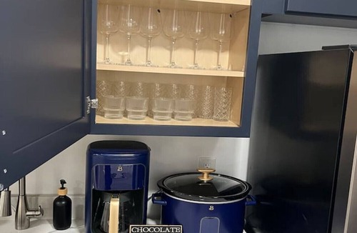 Randle Highlands House | Near Capitol Hill w/parking & 2 kitchens sleeps 12