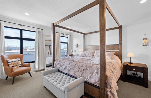 People's Freeway House | Near Delta Center & Downtown SLC