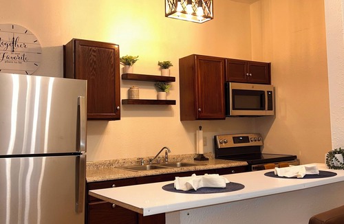 Wyandotte Apartment | Near Downtown & Attractions, Airport, Spacious, The Green House Unit B
