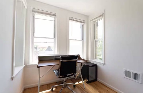 Le Droit Park House | Near Downtown Large 3 bdm apt 2 balconies parking