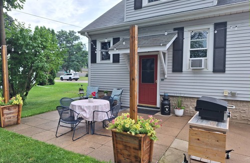 Omro House | Near EAA Quiet Neighborhood
