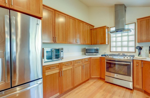Arbor Heights House | Near Eats & Brews! Beautiful Seattle Home w/Patio