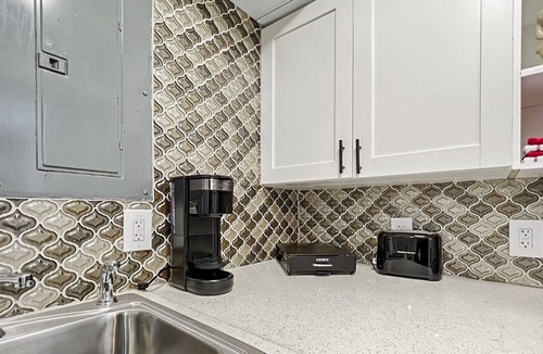 Metairie Apartment | Near Every type of Eatery Imaginable-quite space!