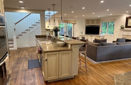 East San Roque House | Near everything - shopping and food on State Street, hikes, and the beach!