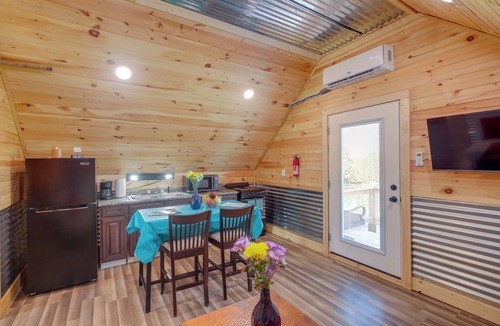 Bryant Apartment | Near Fall Foliage: Retreat w/Hot Tub in Alabama