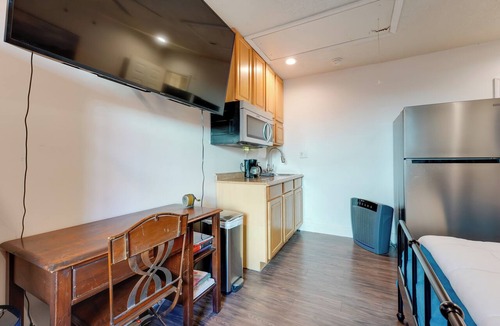 Palm Harbor Apartment | Near Fishing: Palm Harbor Studio w/Pool Access!