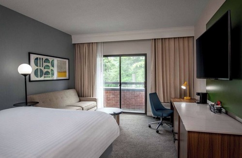 Foxboro Hotel | Near Gillette Stadium and Wrentham Village Premium Outlets, Pet-Friendly Stay!