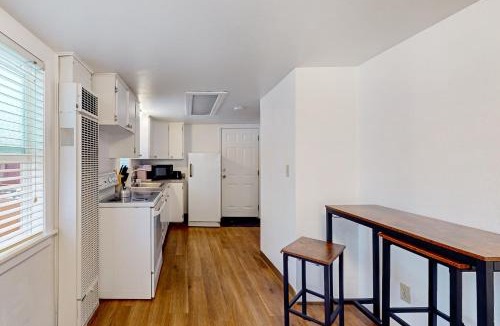 Downtown Klamath Falls House | Near Golf & Parks! Couple's Haven in Klamath Falls
