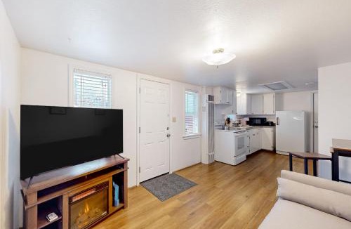 Downtown Klamath Falls House | Near Golf & Parks! Couple's Haven in Klamath Falls