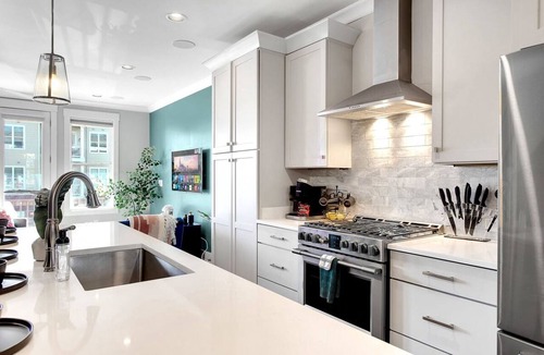 Eighth Avenue House | Near Gulch 12 South Book Luxury Now