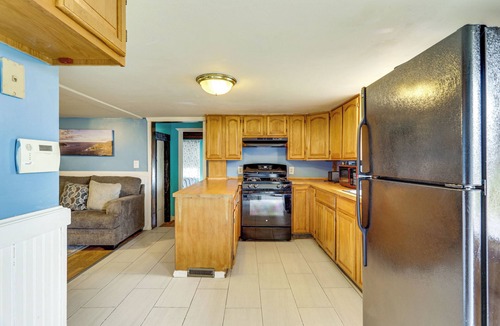 Attleboro House | Near I-95 & Rhode Island Border! Pet-Friendly Home