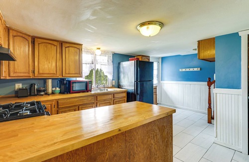 Attleboro House | Near I-95 & Rhode Island Border! Pet-Friendly Home