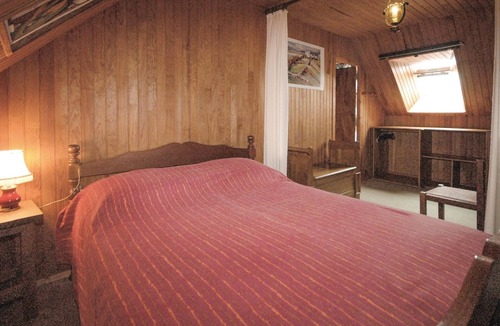 Lanvaudan House | Near Lorient, this comfortable and traditional stone house benefits from a quiet location on the edg