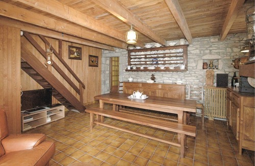 Lanvaudan House | Near Lorient, this comfortable and traditional stone house benefits from a quiet location on the edg