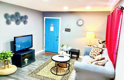 Crosstown Apartment | Near Medical Center-Quiet Flat