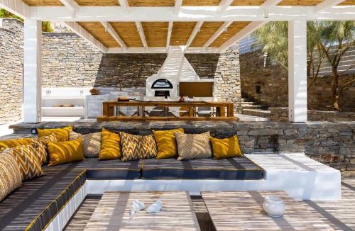 Krotiri Villa | Near Parikia - 4BR Villa with Pool & View - Mirabilia