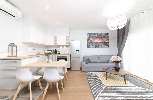 Villejuif Apartment | Near Paris/6 bedrooms/5 bathrooms/metro 7/14 pax
