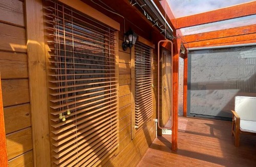 Mangere House | Near the Airport Cozy Cabin Style Entire Tiny Home