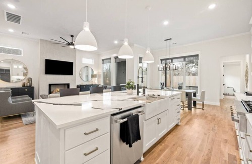 Tulsa House | Near The Gathering Place | 5-BR Luxury Family Stay