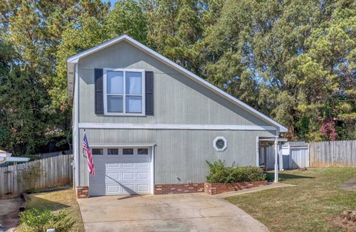 Fortson House | Near the Hospital and Dining - Sunrise Knoll Stay